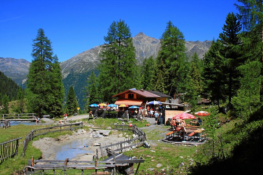 Wellnesshuettendorf Wiese Санкт-Леонгард-ім-Пітцталь Екстер'єр фото